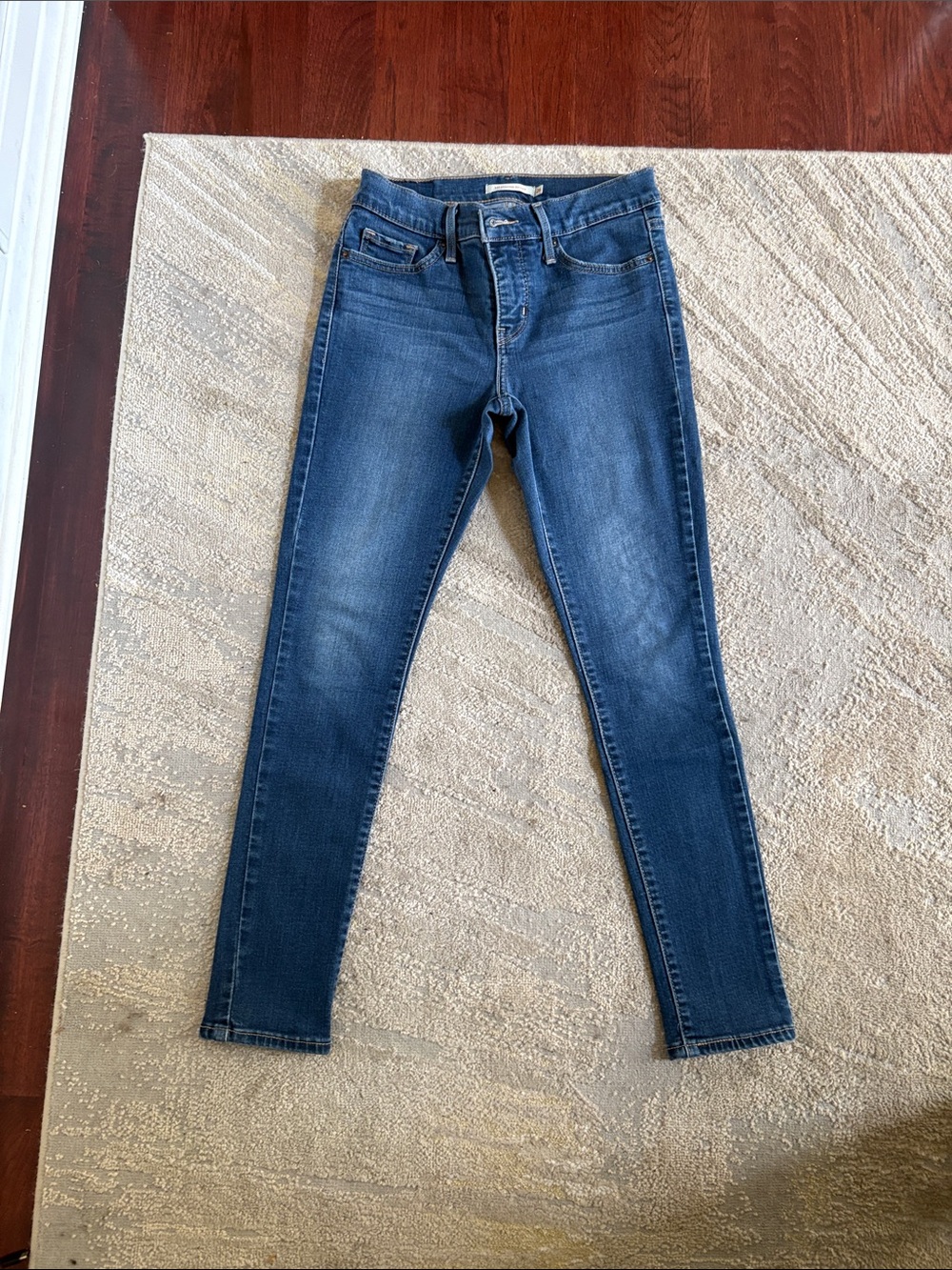 Levi’s 311 shaping Skinny Jeans in Medium Blue size 26x28